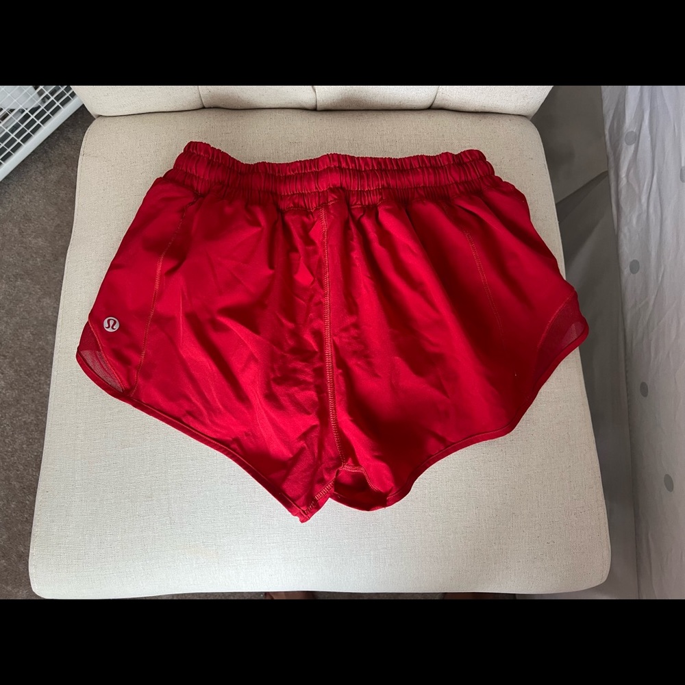 Lululemon hotty hot shorts 2.5”